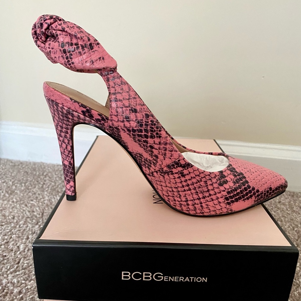 NIB - Pink BCBGeneration never worn cute heels perfect for the summer!!